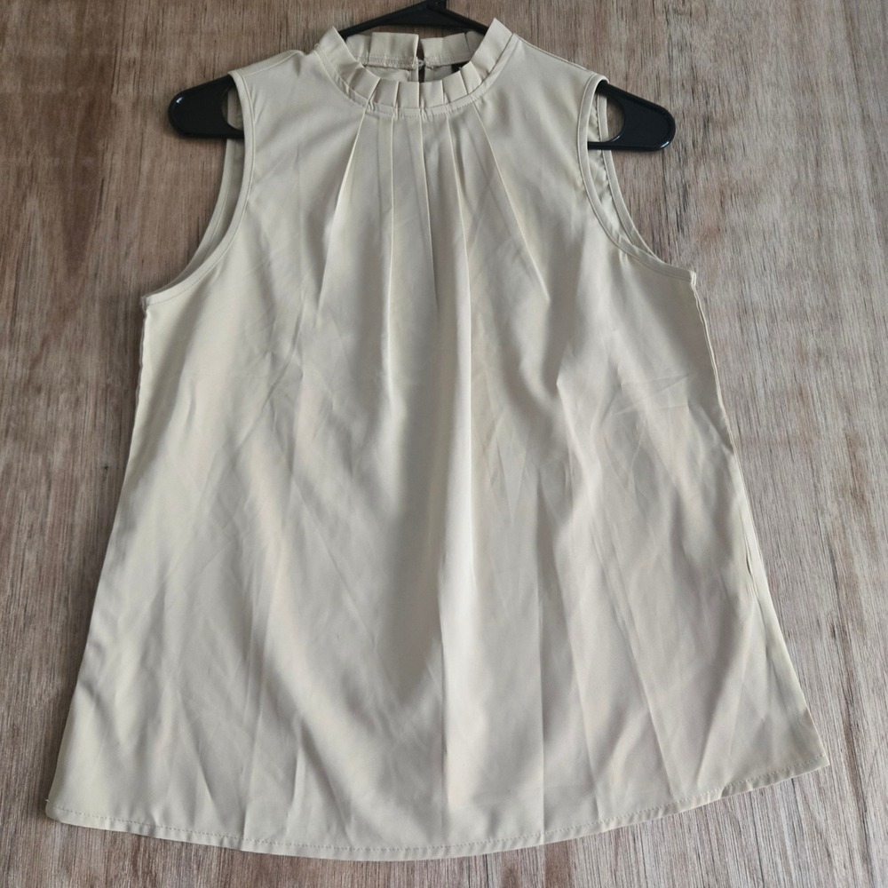 Niay Women's Pleated Mock Neck Sleeveless Blouse Tan Beige Shell Top‎ Size S / 4